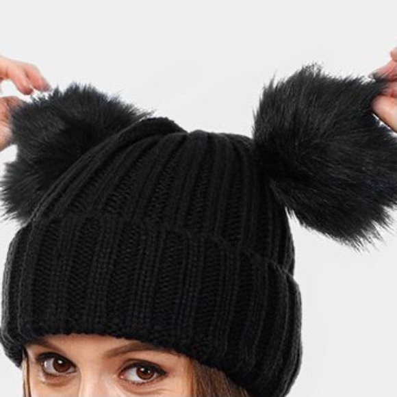 The Wild Clover Accessories - DOUBLE POMPOM BLACK KNIT HAT
